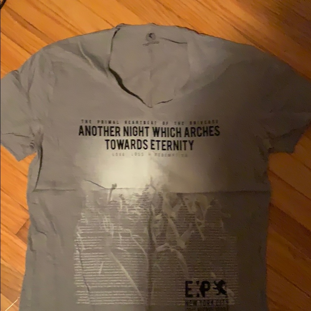 Men’s express v neck tee